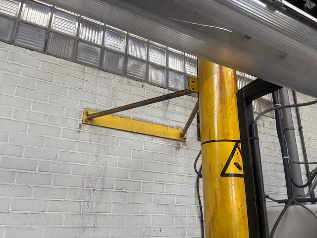 Hitachi zwenkarmkraan op paal - afbeelding 5 van  6