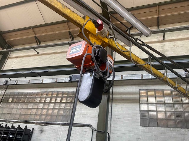 Hitachi zwenkarmkraan - afbeelding 8 van  8