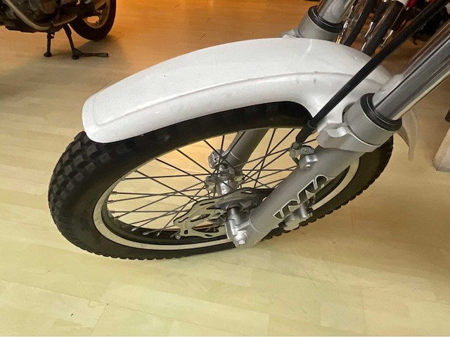 Hm locusta moto - afbeelding 2 van  12