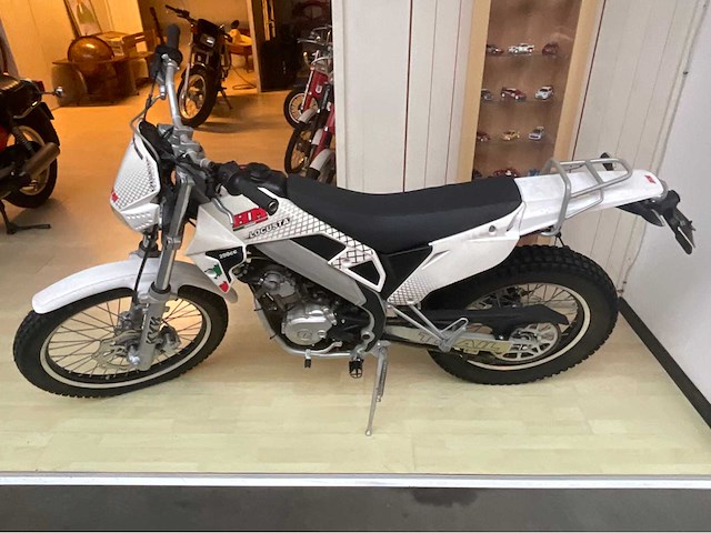 Hm locusta moto - afbeelding 5 van  12