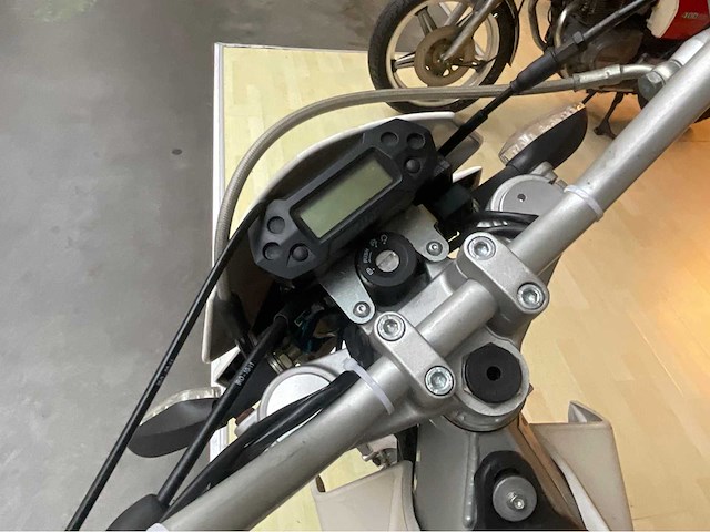 Hm locusta moto - afbeelding 11 van  12