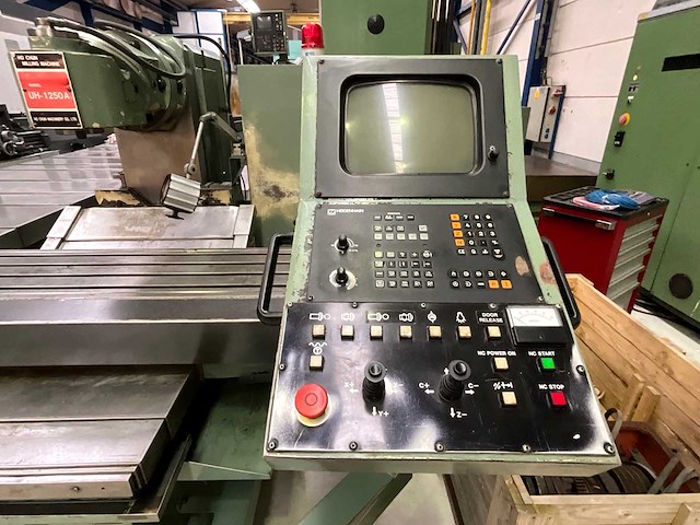 Ho-chun - uh-1250a - cnc freesmachine - afbeelding 1 van  7