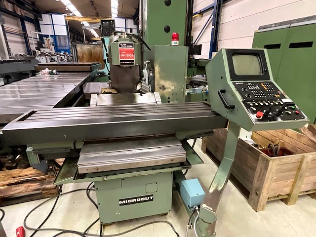 Ho-chun - uh-1250a - cnc freesmachine - afbeelding 1 van  7