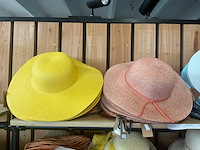 Hoeden en petten (125x) - afbeelding 1 van  2