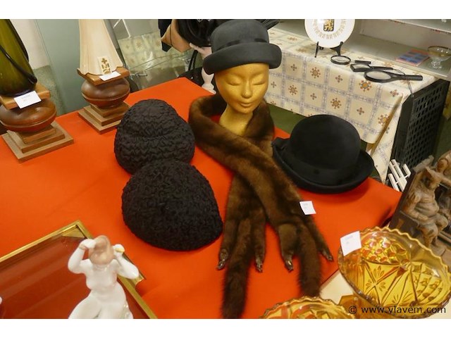 Hoeden met pelsje - afbeelding 1 van  1