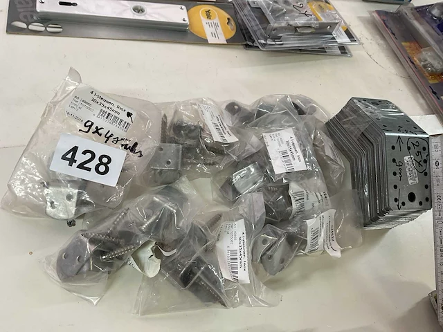 Hoek verbinders en inox hoeken - afbeelding 1 van  5