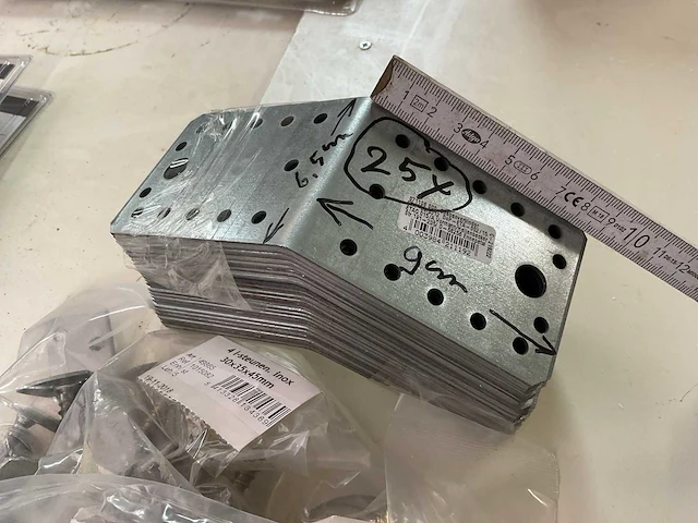 Hoek verbinders en inox hoeken - afbeelding 2 van  5