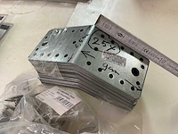 Hoek verbinders en inox hoeken - afbeelding 2 van  5
