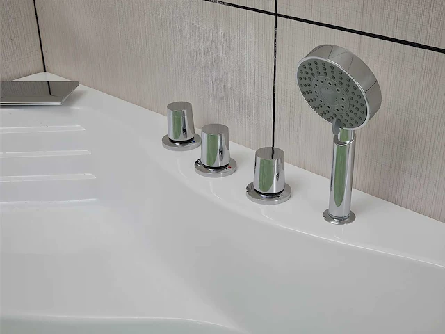 Hoekbubbelbad met watervalsysteem - 150 x 150 x 60 cm - 2 zitplaatsen - 350 l - afbeelding 5 van  8