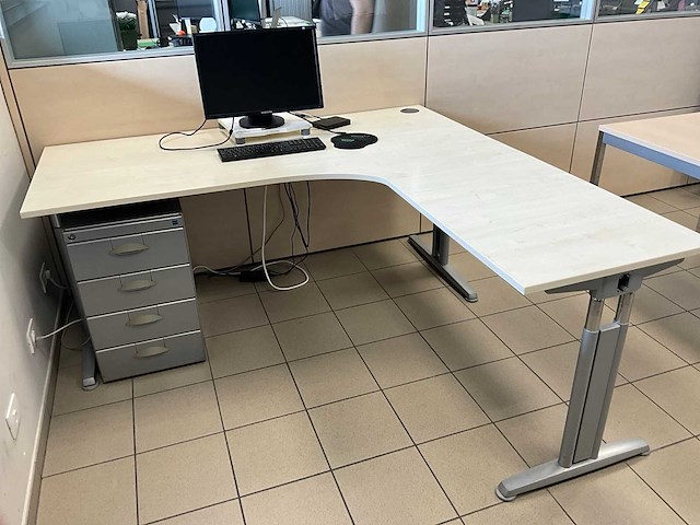 Hoekbureau + 2x tafel - afbeelding 7 van  8
