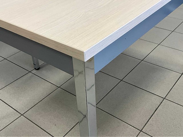 Hoekbureau + 2x tafel - afbeelding 1 van  6