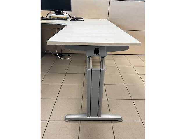 Hoekbureau + 2x tafel - afbeelding 4 van  6