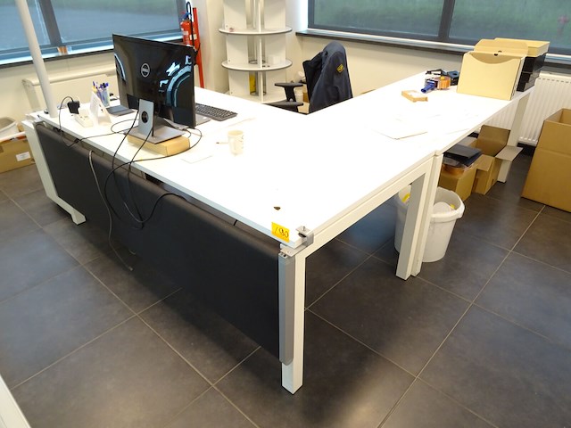 Hoekbureau + bureaustoel - afbeelding 1 van  5