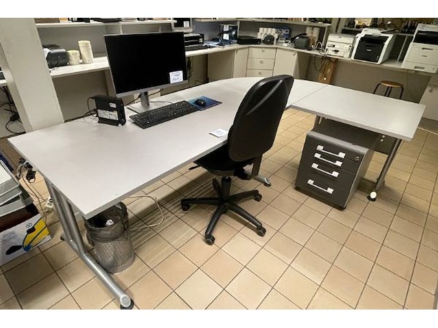 Hoekbureau en bureaustoel - afbeelding 4 van  11