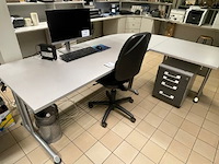 Hoekbureau en bureaustoel - afbeelding 4 van  11