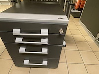 Hoekbureau en bureaustoel - afbeelding 9 van  11