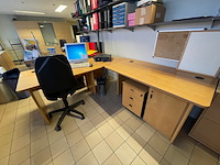 Hoekbureau en bureaustoel