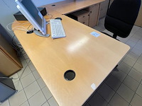 Hoekbureau en bureaustoel - afbeelding 3 van  10