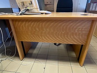 Hoekbureau en bureaustoel - afbeelding 4 van  10