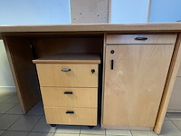 Hoekbureau en bureaustoel - afbeelding 5 van  10