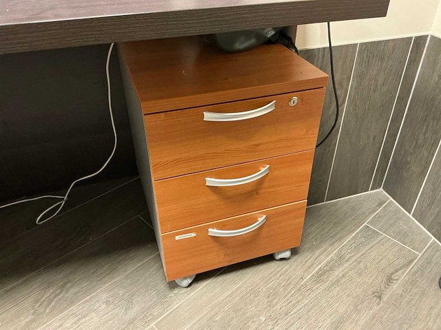 Hoekbureau en kast adore - afbeelding 6 van  7