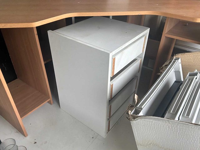 Hoekbureau + kast - afbeelding 6 van  6