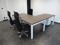 Hoekbureau + ladekastje en 3x bureaustoel - afbeelding 1 van  7