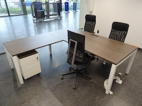 Hoekbureau + ladekastje en 3x bureaustoel - afbeelding 2 van  7