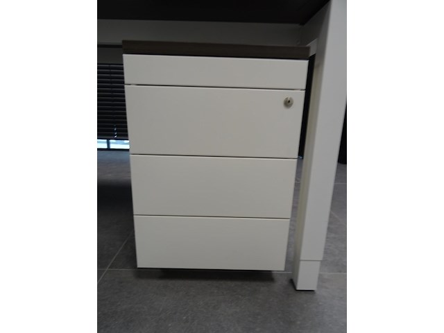 Hoekbureau + ladekastje en bureaustoel - afbeelding 3 van  7