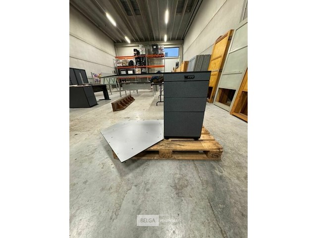 Hoekbureau onvolledig - afbeelding 1 van  3