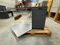 Hoekbureau onvolledig - afbeelding 1 van  3