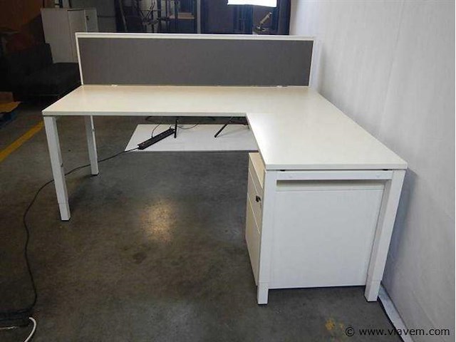 Hoekbureau robberechts - afbeelding 2 van  2