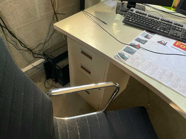 Hoekbureau - afbeelding 1 van  3