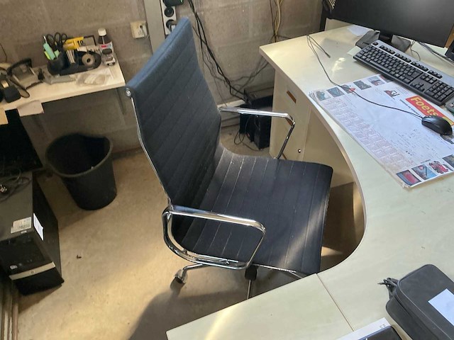 Hoekbureau - afbeelding 2 van  3