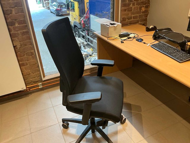 Hoekopgesteld bureau - afbeelding 4 van  5
