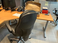 Hoekopgestelde bureau (3x) - afbeelding 2 van  6