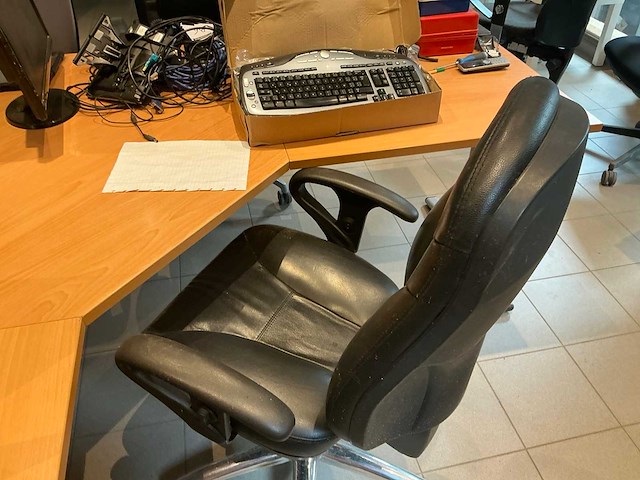Hoekopgestelde bureau (3x) - afbeelding 5 van  6