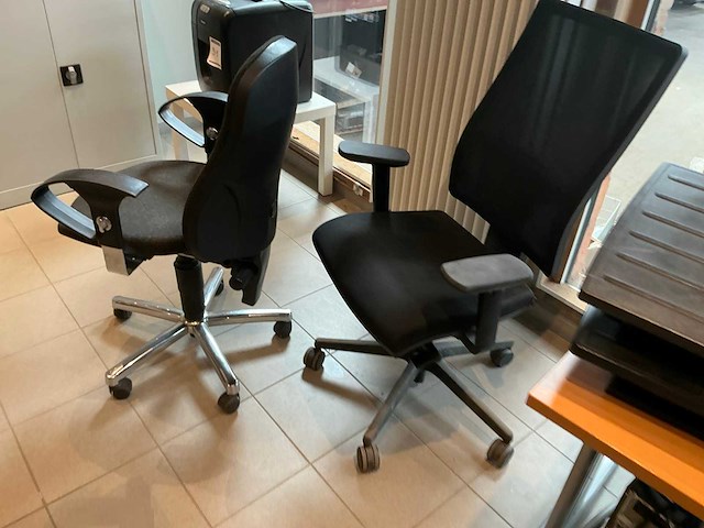 Hoekopgestelde bureau (3x) - afbeelding 6 van  6