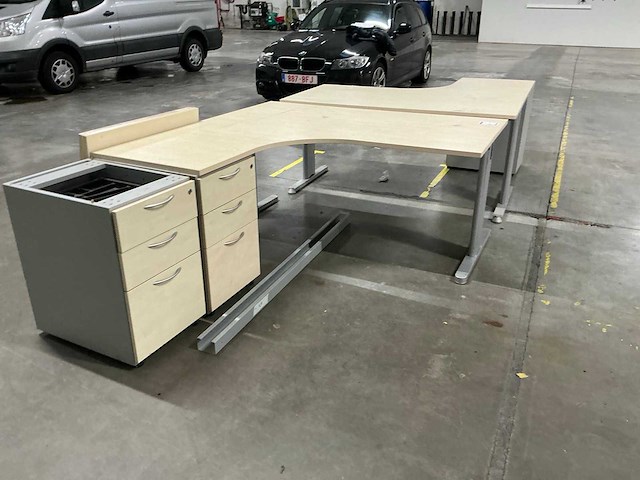 Hoekopgestelde bureautafel (2x) - afbeelding 3 van  4