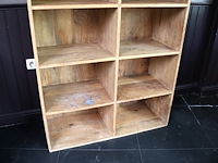 Hoge houten vakjeskast - afbeelding 4 van  5