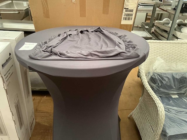 Hoge partytafel met rok - afbeelding 1 van  2