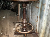 Hoge staantafels 2 hoge staantafels, 7 barkrukken en 10 stoelen. - afbeelding 1 van  6