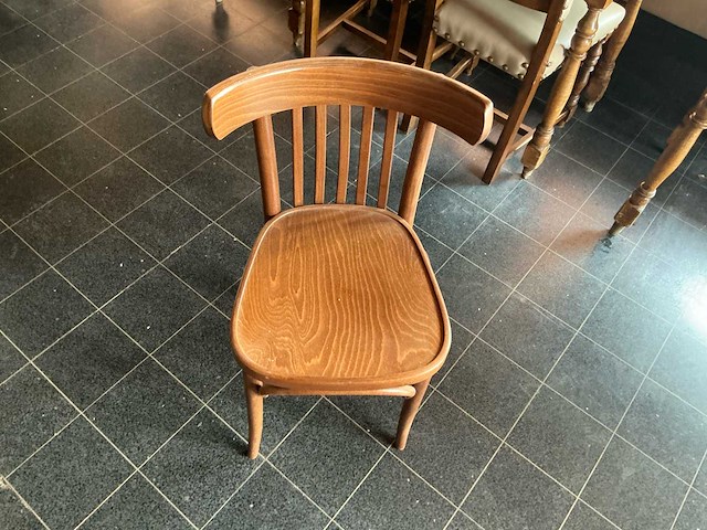 Hoge staantafels 2 hoge staantafels, 7 barkrukken en 10 stoelen. - afbeelding 4 van  6