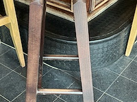 Hoge staantafels 2 hoge staantafels, 7 barkrukken en 10 stoelen. - afbeelding 6 van  6