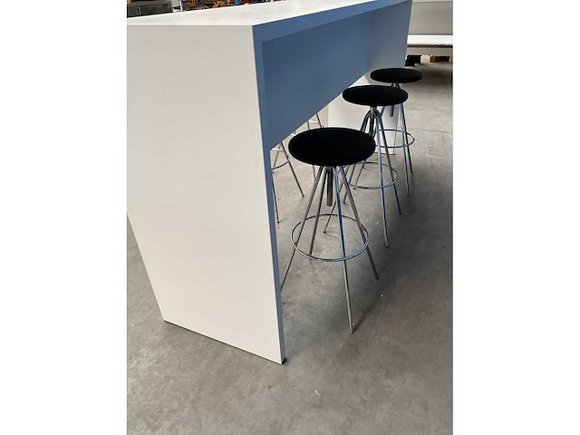 Hoge tafel + 6 barkrukken - afbeelding 4 van  7