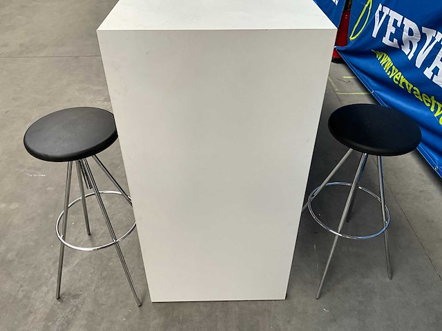 Hoge tafel + 6 barkrukken - afbeelding 5 van  7