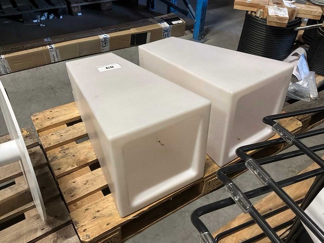 Hoge tafel met 2 verlichte bloempotten - afbeelding 5 van  6