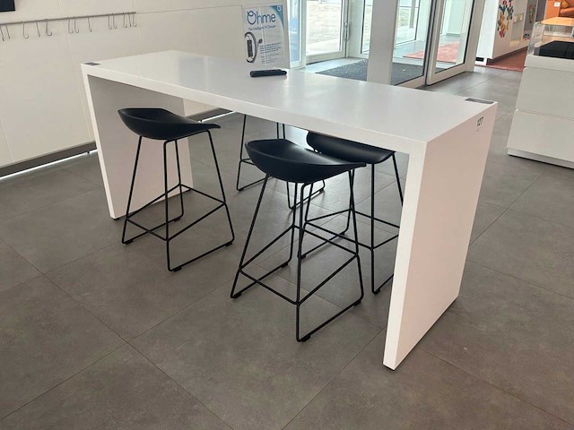 Hoge tafel met 4x designbarkruk hay - afbeelding 1 van  3