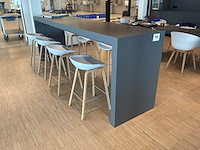 Hoge tafel met designbarkrukken hay - afbeelding 1 van  3