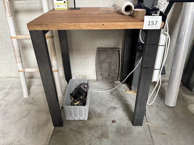 Hoge tafel met houten blad - afbeelding 1 van  2